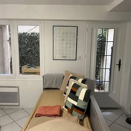 Apartment Paris In 10 Min, Cosy With A Courtyard