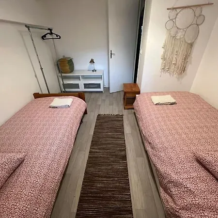 Paris In 10 Min, Cosy With A Courtyard