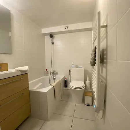 Paris In 10 Min, Cosy With A Courtyard Apartment Puteaux